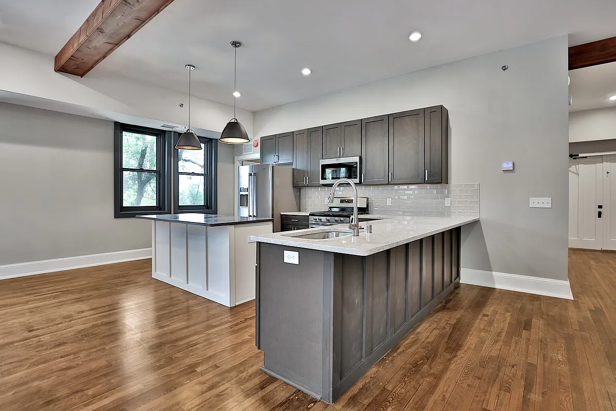 Building Photo - 107 Chestnut St E #212
