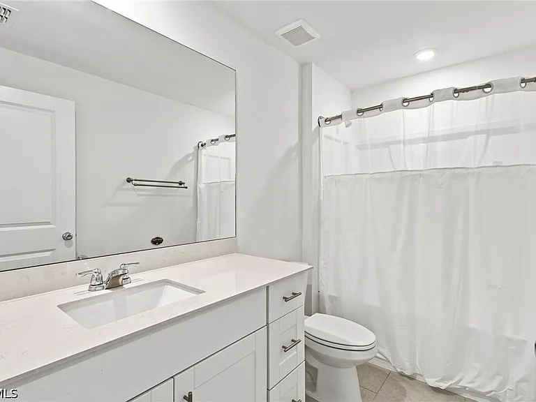 1904 NE 6th Ave — Photo 6