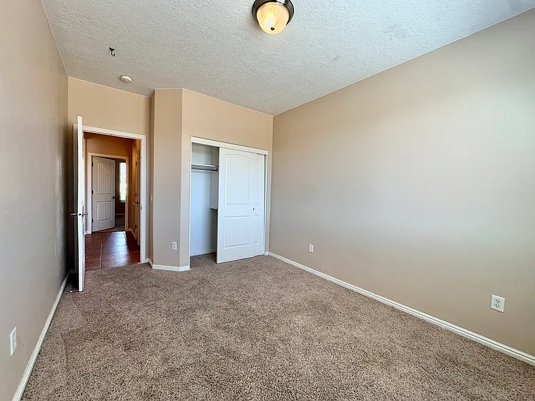 1220 N Spring Valley Dr — Photo 13