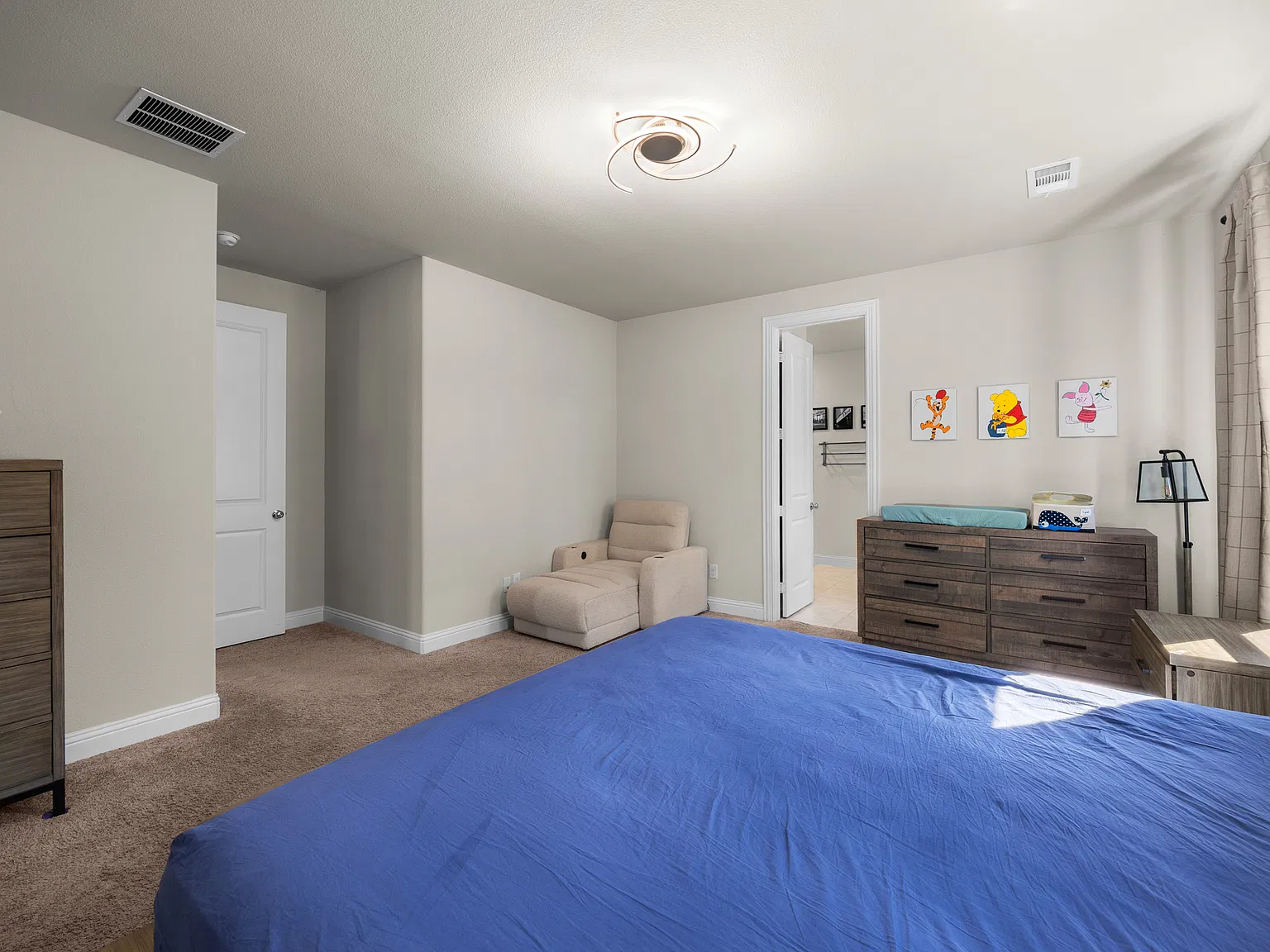 4 bed, 2528 sqft, $3,295 — Photo 4