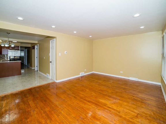 4th image of 10135 S La Salle St