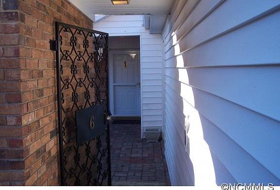 2nd image of 6 Bradford Cir