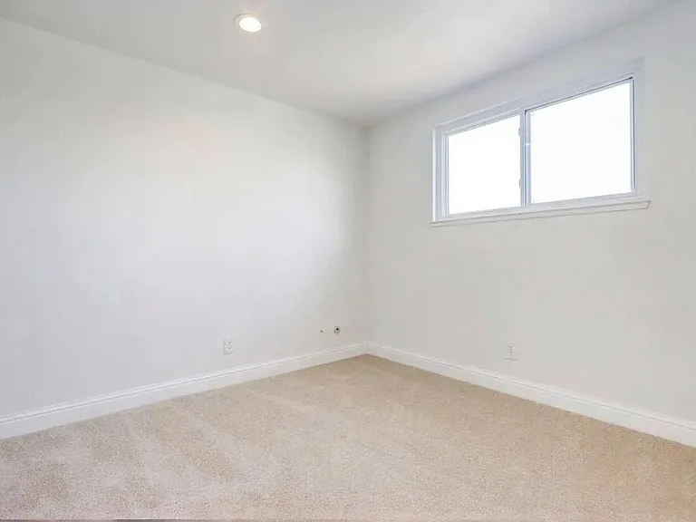 1516 Oscar St — Photo 5
