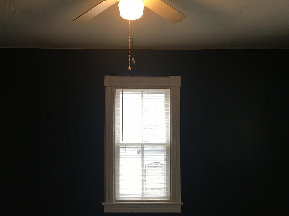 1st image of 609 E Main St