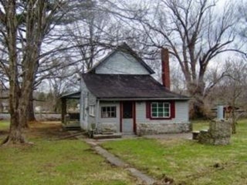 1800's Farmhouse 