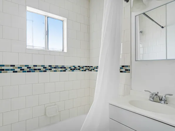 11720 S Budlong Ave #1, Los Angeles, CA 90044