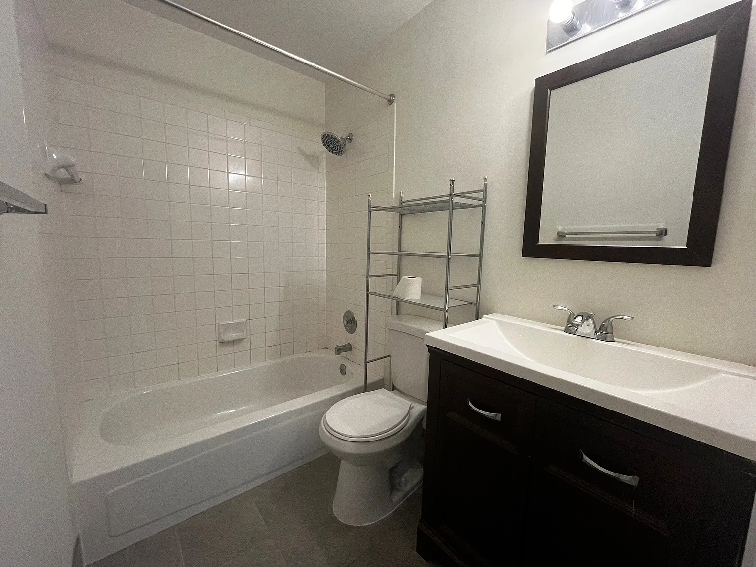 9206 Azure Ct - 201 — Photo 3