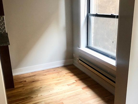 5th image of 206-550 W Arlington Pl #206