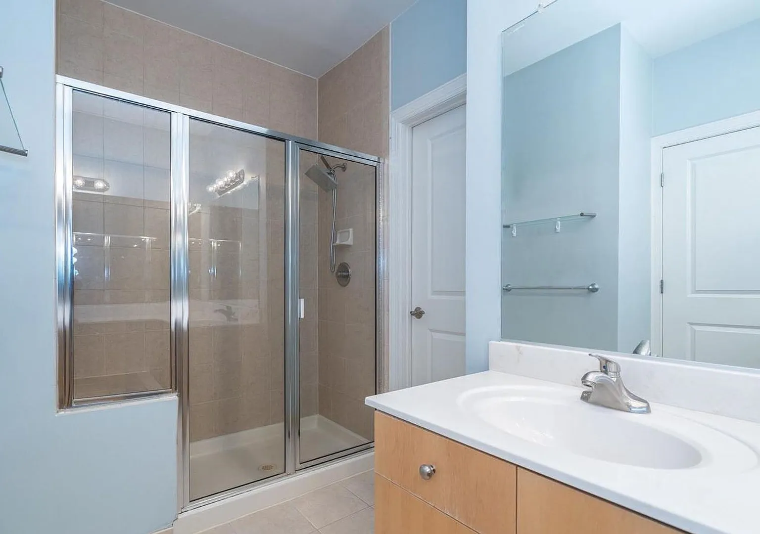 Large Contemporary 2BR 2BA In Columbia Heights with Garage Parking — Photo 4