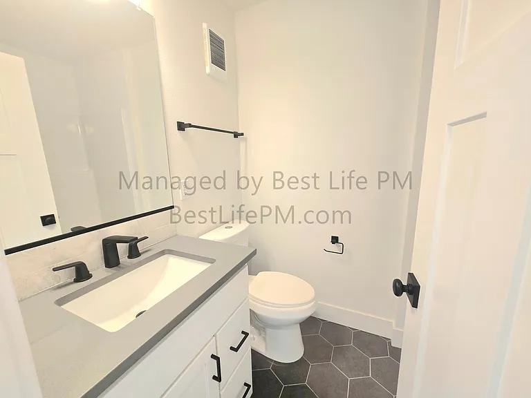 310 NE 58th Ave — Photo 21