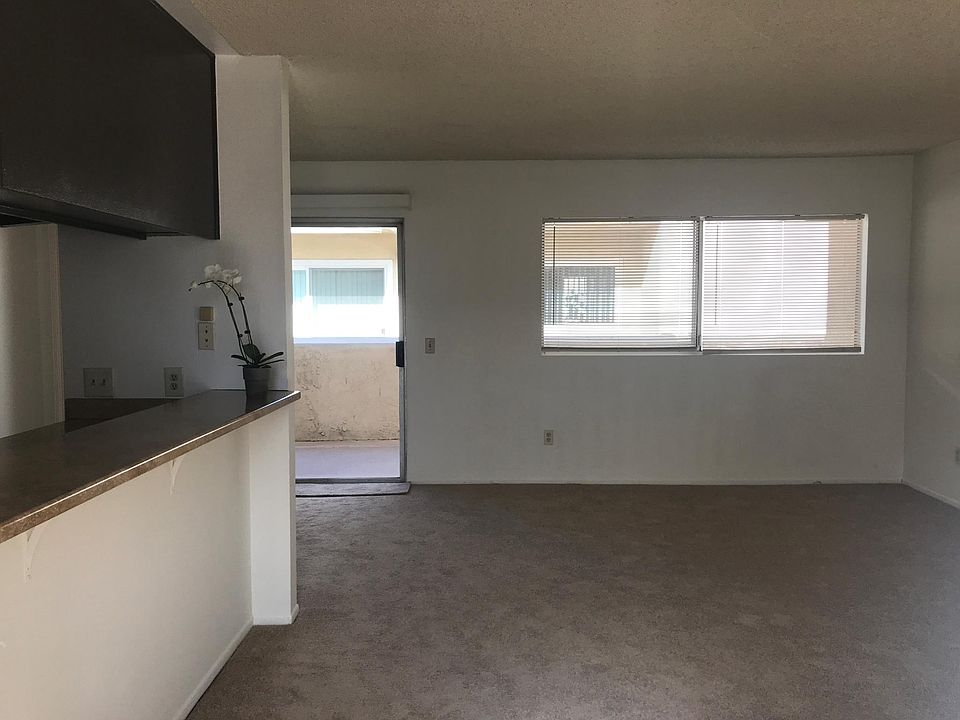 Living room and breakfast bar