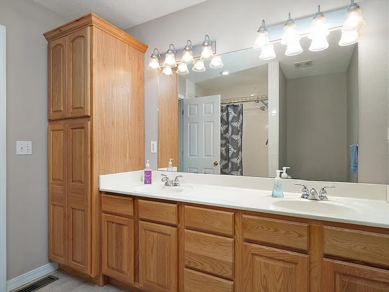 3891 S Hillsdale Ave — Photo 17