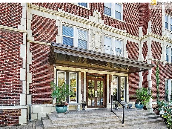 2nd image of 323 Emanuel Cleaver Ii Blvd APT 1D