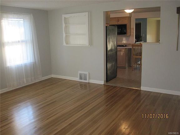 3rd image of 54 Crescent Ct