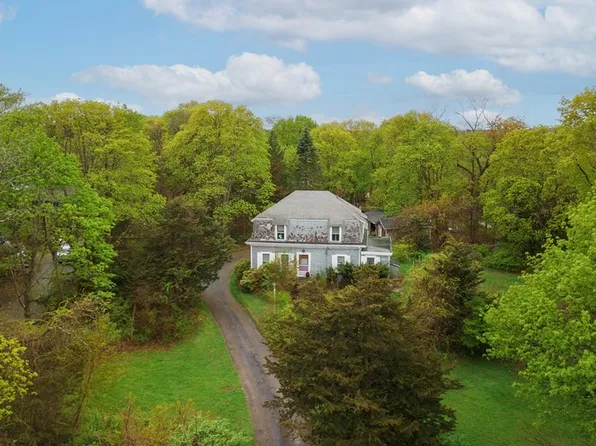 210 Hull St, Hingham, MA 02043