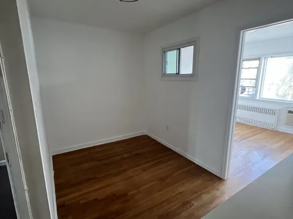 15711 45th Ave, Flushing, NY