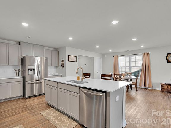 4th image of 1212 Roundhill Ct