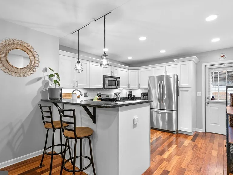 3318 Fleet St — Photo 5