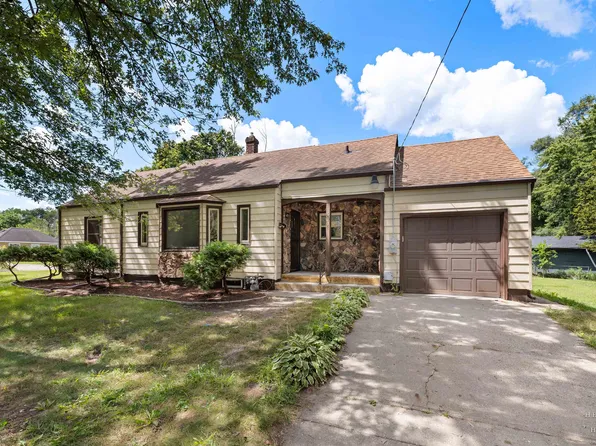 530 Fitch Rd, Rockford, IL 61109