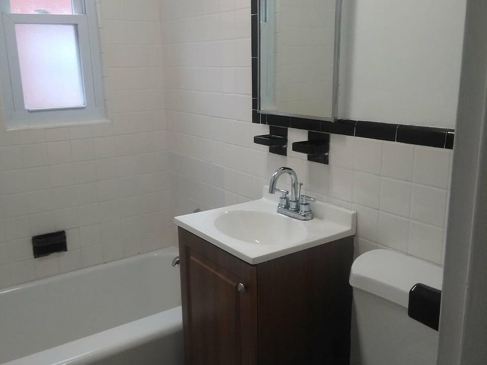 1st image of 148 Tuxedo Pkwy Floor 1