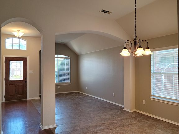 3rd image of 3200 Willowdale Dr