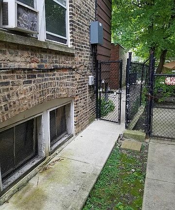2nd image of 916 S Austin Blvd #3S