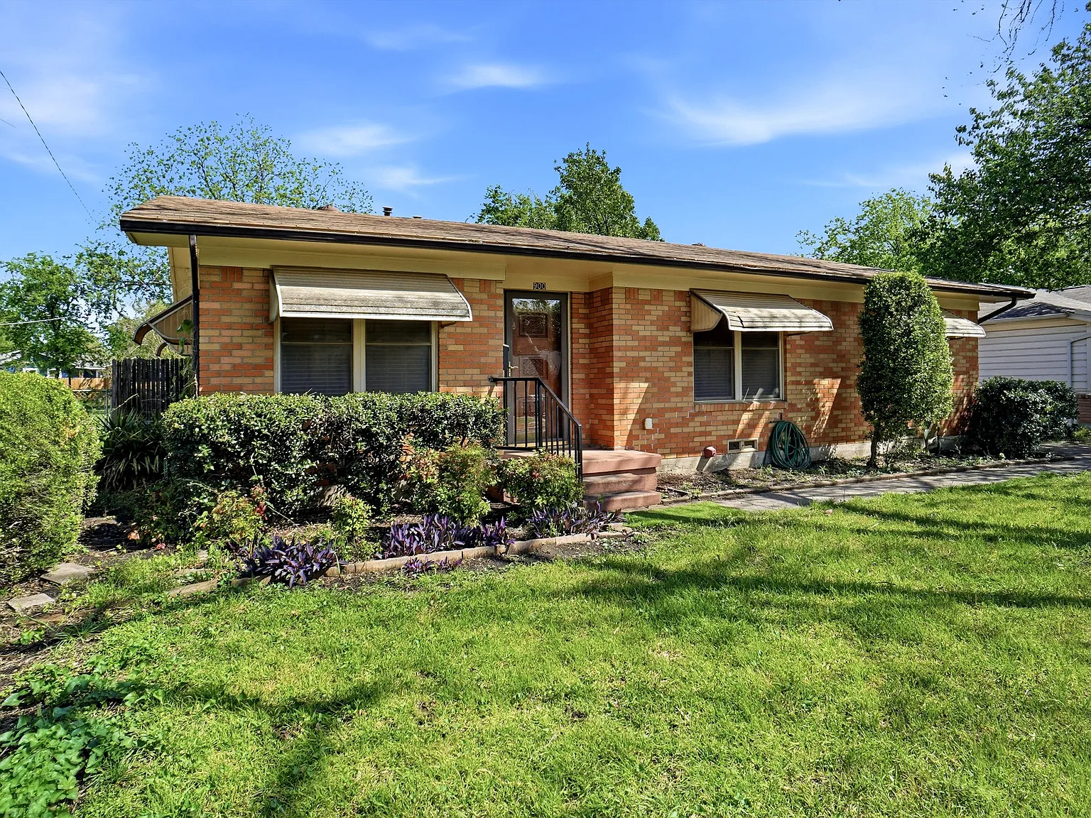 4 bed, 1734 sqft, $2,400 — Photo 1