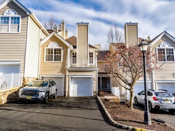 8 Springholm Dr, Berkeley Heights, NJ 07922