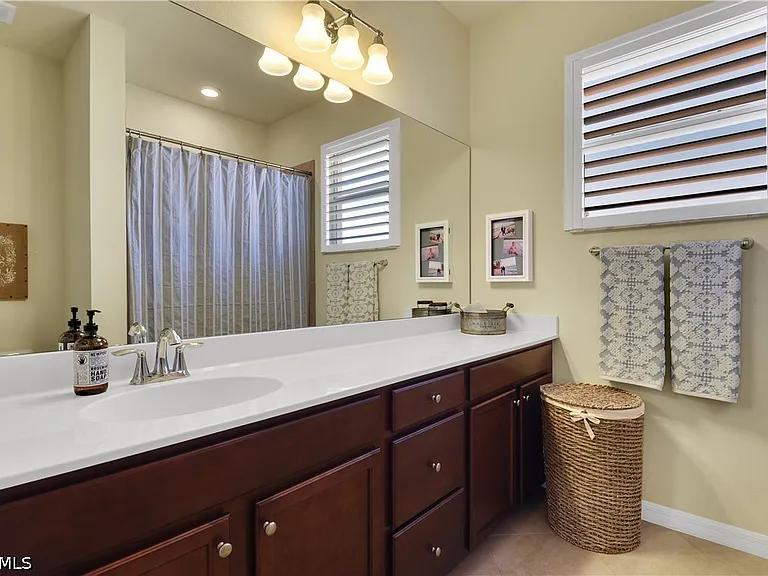 10281 Via Colomba Cir — Photo 16