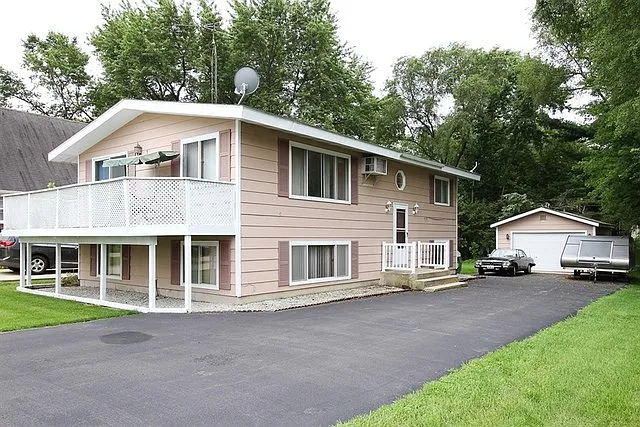 3723 W Lake Shore Dr photo 1