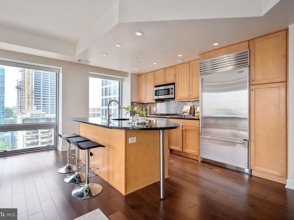 3rd image of 1111 19th St N APT 1907