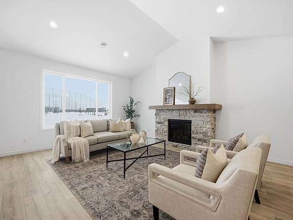 4th image of 3630 Decorah Way S