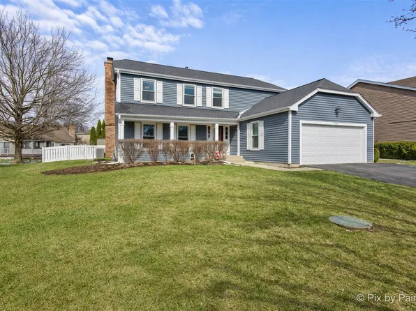 3218 Blackhawk Trl, St Charles, IL 60174