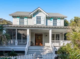 305 SE Beach Dr, Southport, NC 28461