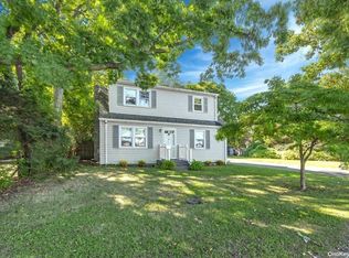 30 Wall St, East Islip, NY 11730