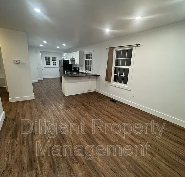 736 Stormont St #UPPER — Photo 5