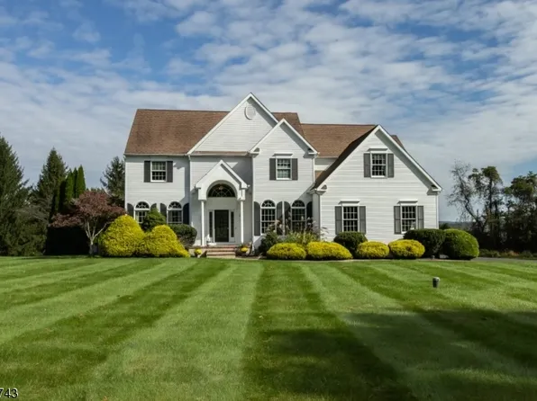 12 Mathew Dr, Franklin Twp., NJ 08801