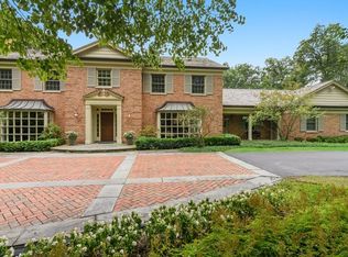 511 Cambridge Ln, Lake Bluff, IL 60044