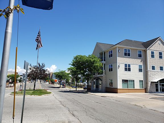 2nd image of 401 W Ludington Ave Unit 207