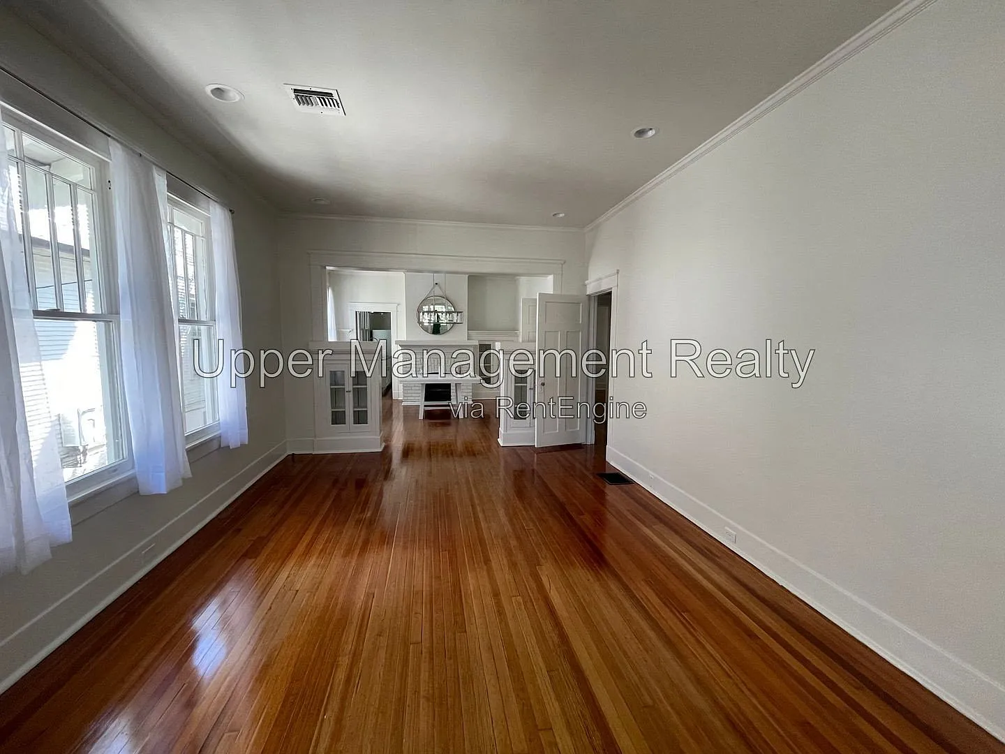 5 bed, 2.0 bath, 3000 sqft, $3,600 — Photo 3