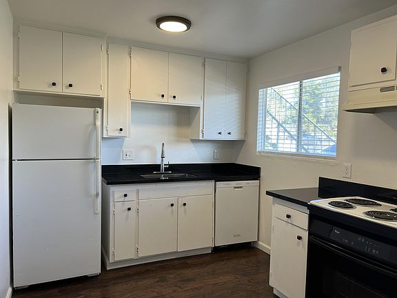 2nd image of 445 Nelson Ave #27
