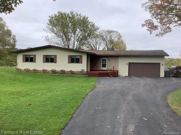 2349 Fisk Rd, Howell, MI 48843