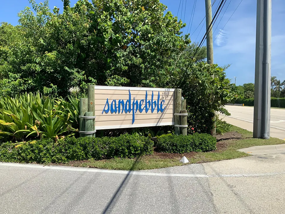 4720 NE Sandpebble Trce #101