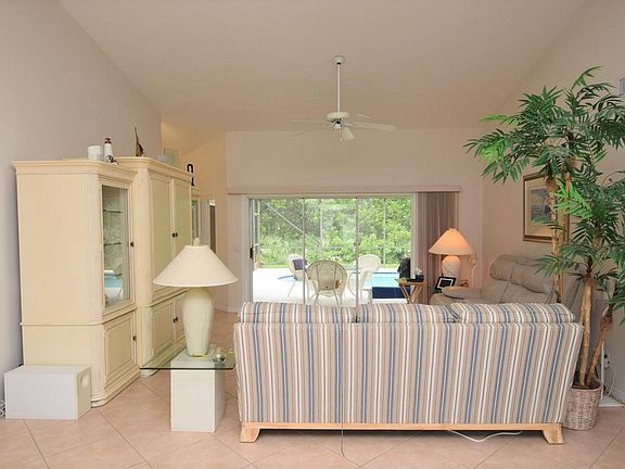 5th image of 245 NE Blairwood Trce