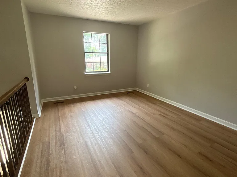 418 Lyndon Ln — Photo 4