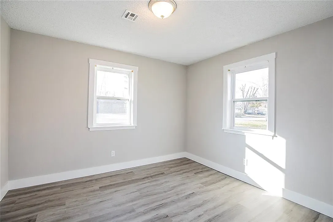 3 bed, 1040 sqft, $1,800 — Photo 3