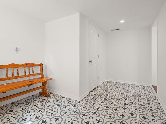 3rd image of 726 Freyer Rd