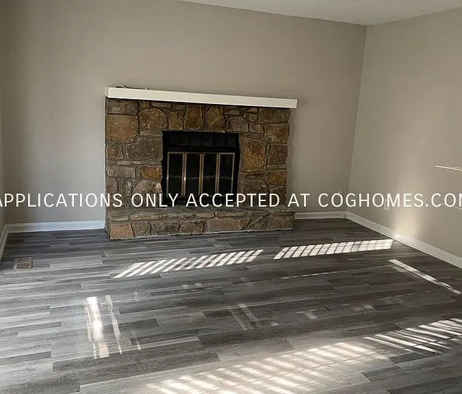1171 Jill Ln SW — Photo 2