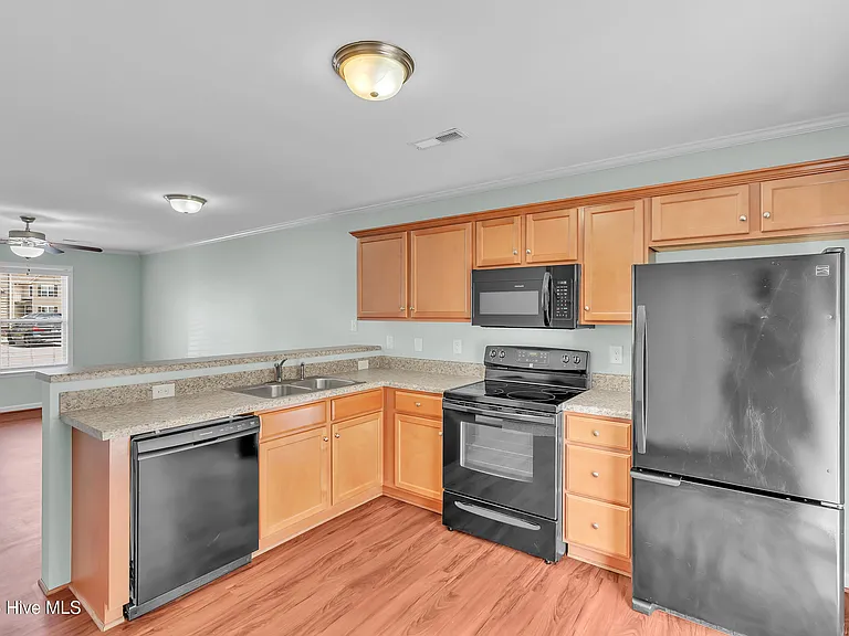 409 Sullivan Loop Rd — Photo 10