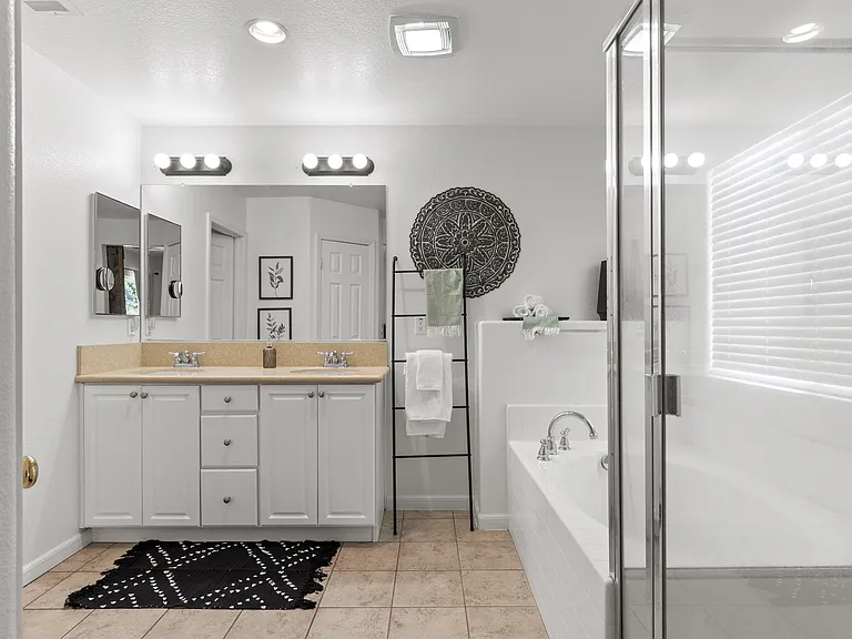 903 Valerie Ln — Photo 10